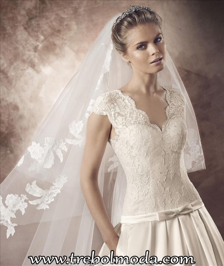 Vestido de novia en mikado y encaje