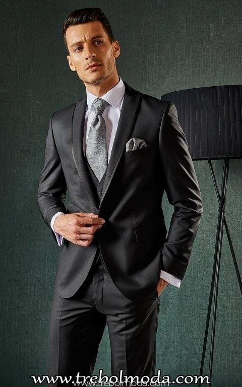 Traje con un solo botón, solapa con vivo