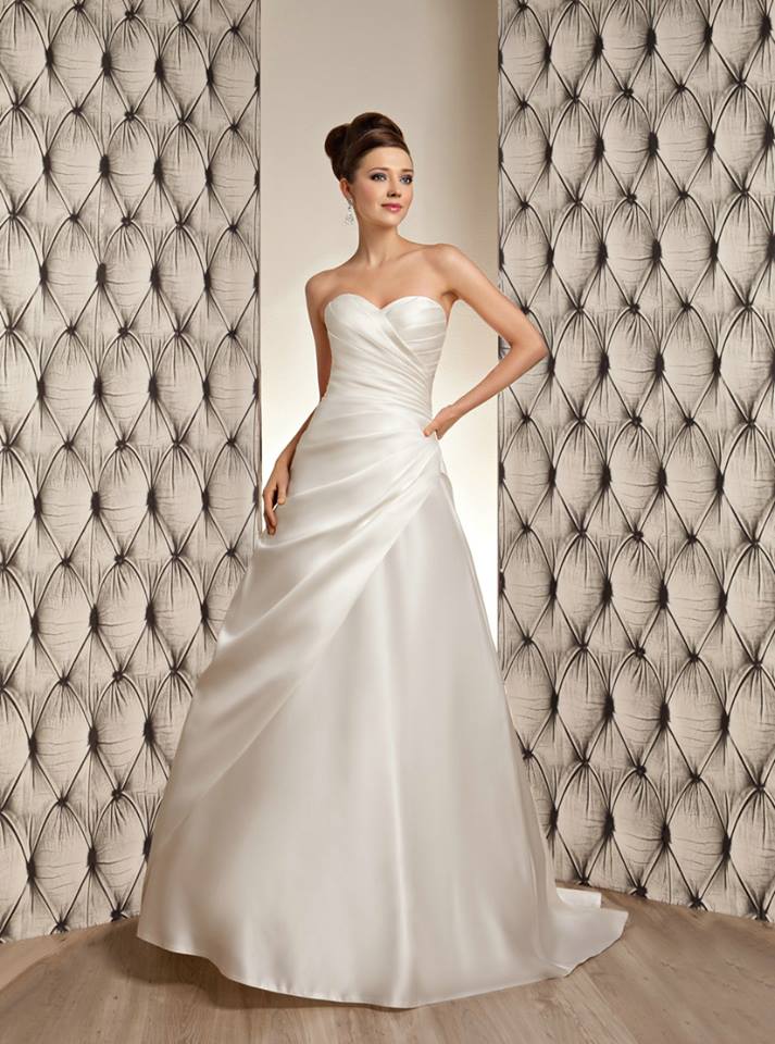 vestidos de novia low cost: 490€ - trebol moda