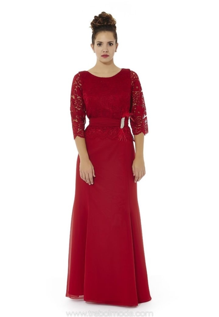 Vestido con cuerpo de encaje y falda de gasa. Color verde pato. Tallas 58 y 60. Mod. 3135