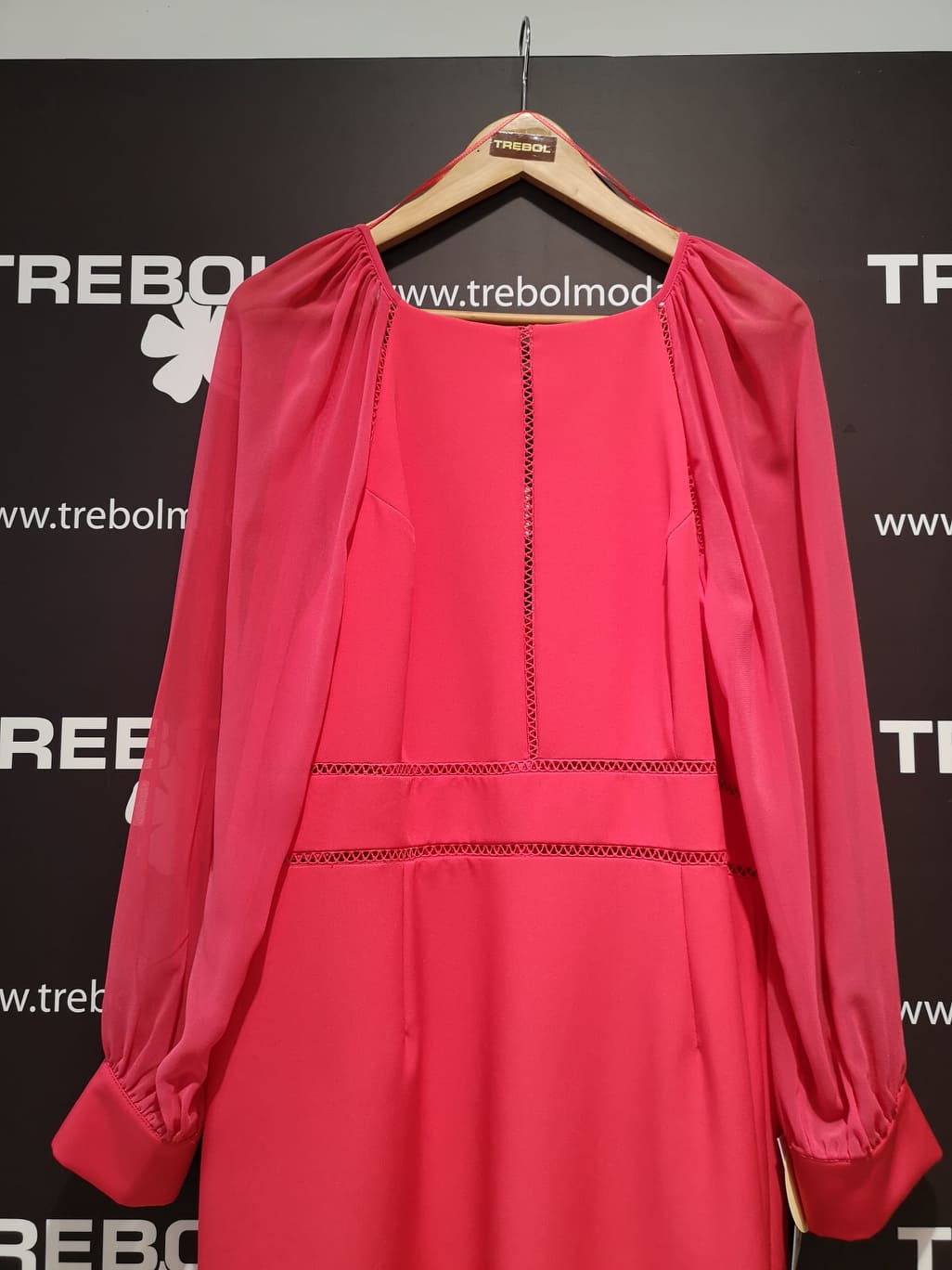 Ejemplo Gorrión Empleado Vestido corto con mangas de gasa - Trebol Moda