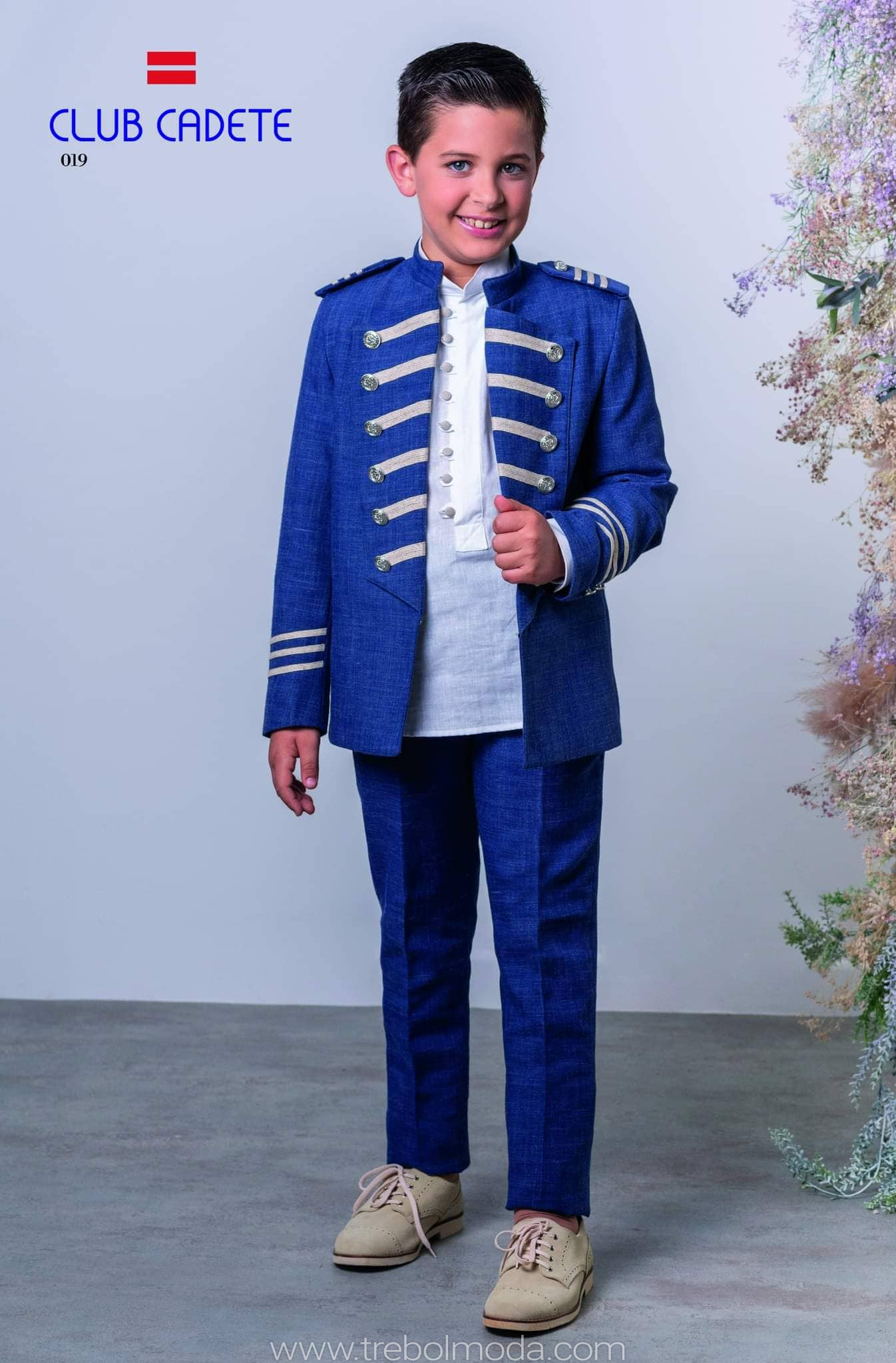 Almirante con casaca sin corbata