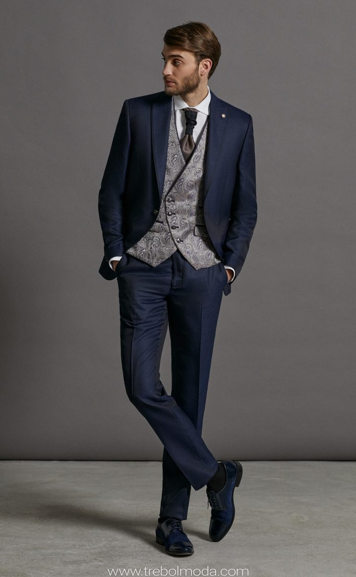 Traje con chaleco combinado. Mod. 4523