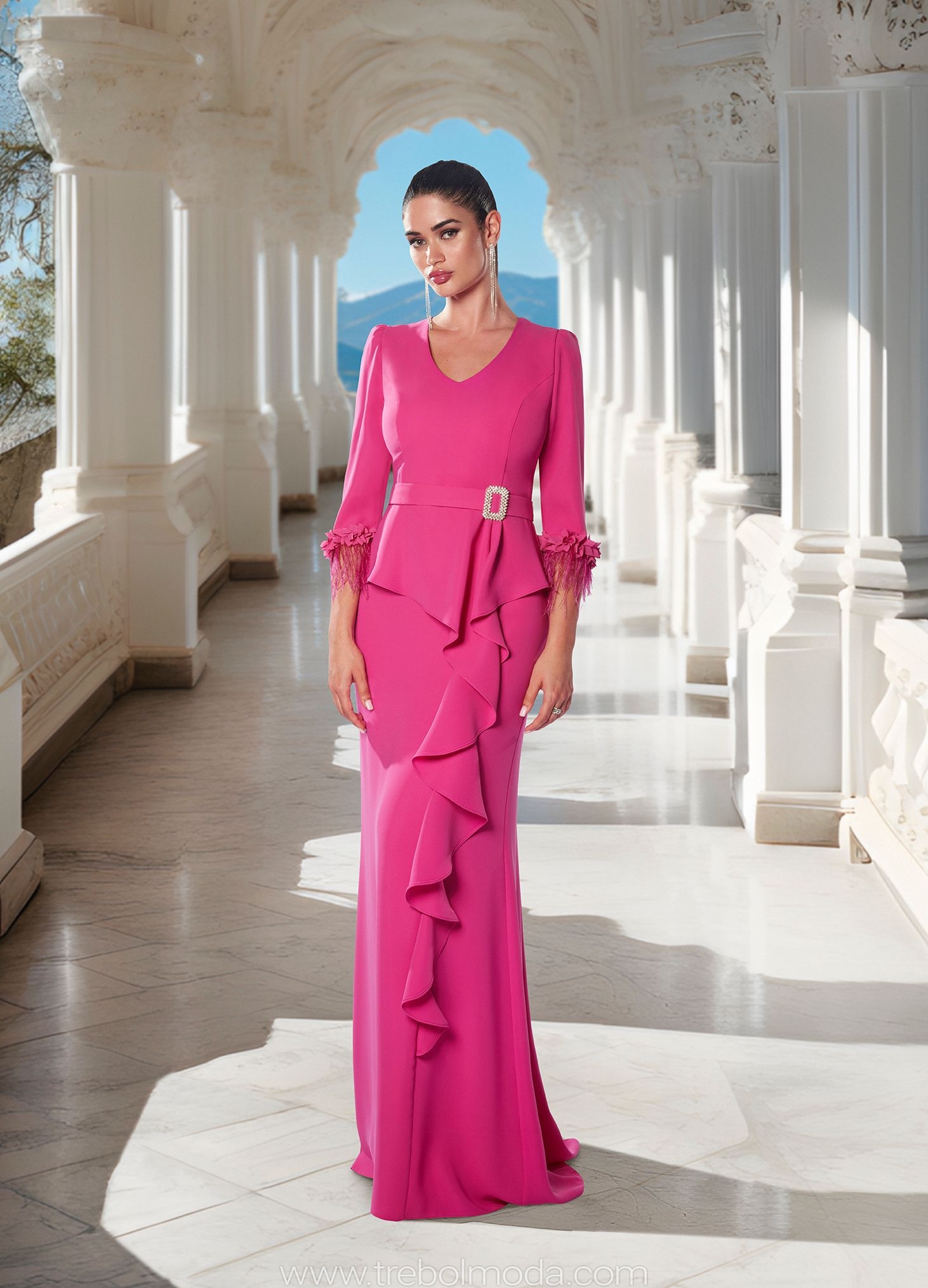 546 Vestido madrina con peplum y plumas. Mod. 546. Azulón tallas 48, 52 y 58