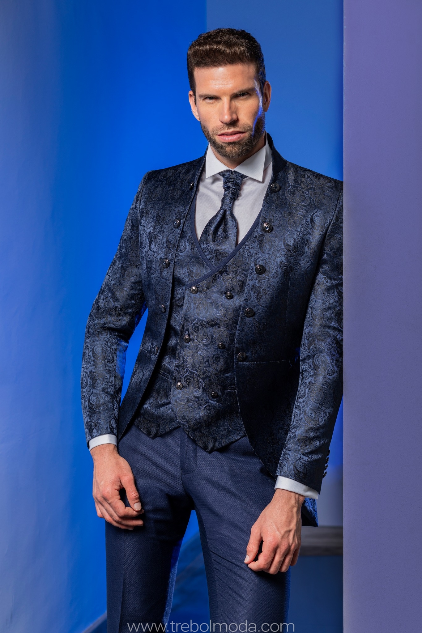 Traje brocado cuello mao
