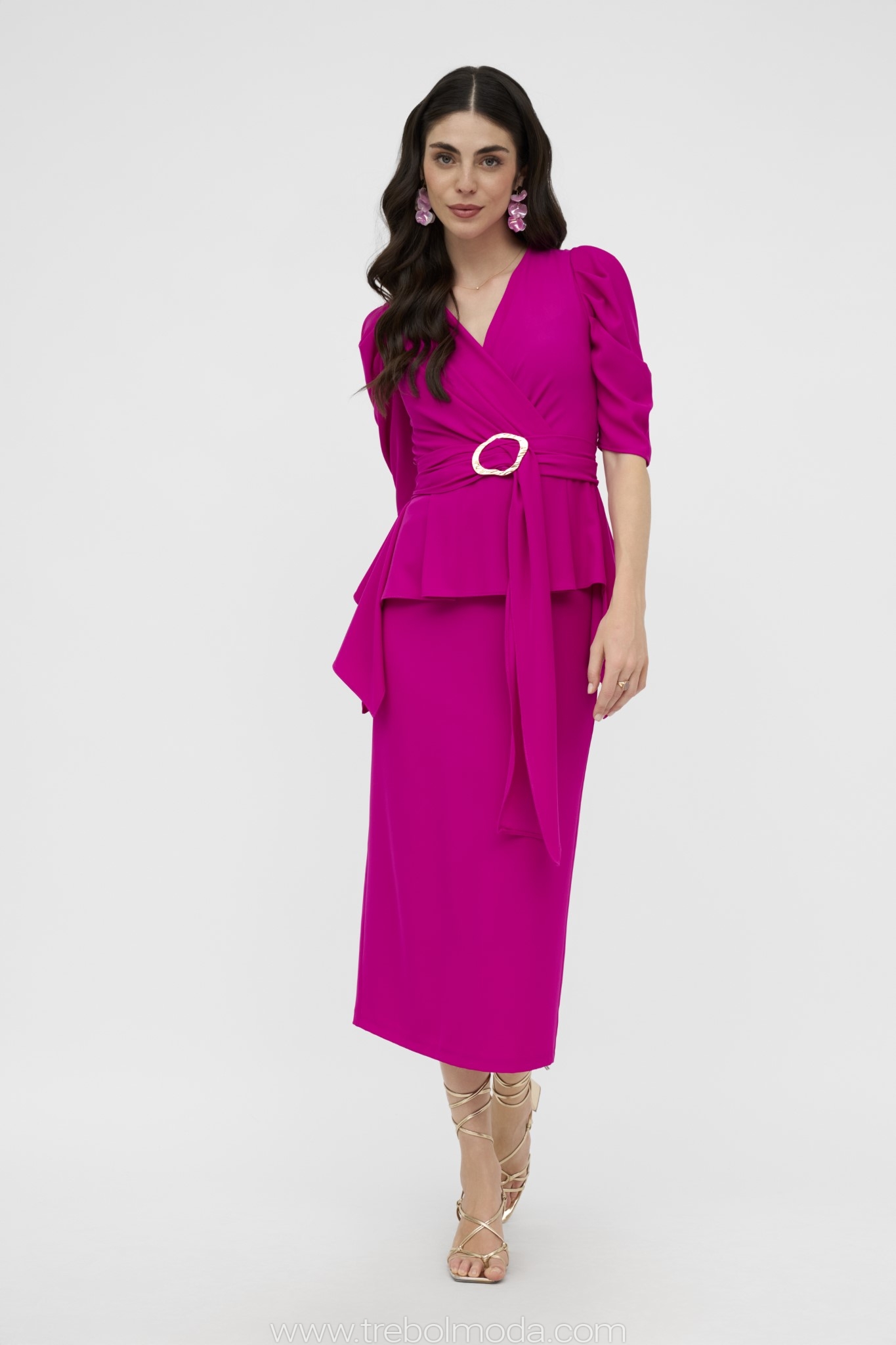 Vestido midi con peplum