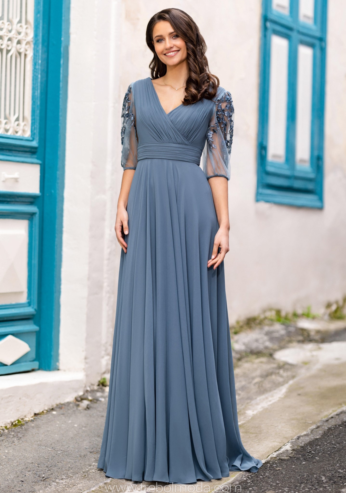 Vestido sencillo con manguitas de tul de fantasía