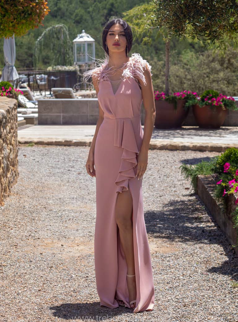 Vestido rosa nude con plumas