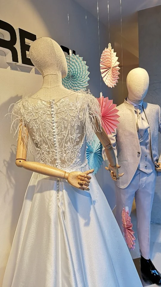 Mayo y sus #escaparates nupciales 🤩

www.trebolmoda.com

#propuestas #outfitinspiration #masculinos #femeninos #windowview #ɴᴇᴡᴄᴏʟʟᴇᴄᴛɪᴏɴ
#TrebolModa #AlcaláLaReal #Jaén #andalucia #spain #
